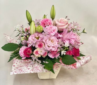 豪華なユリが入ったピンク系のアレンジ 豪華なユリが入ったピンク系のアレンジ