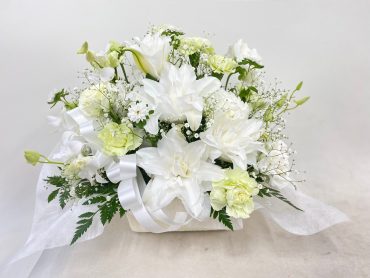 お供えアレンジ　白上がり